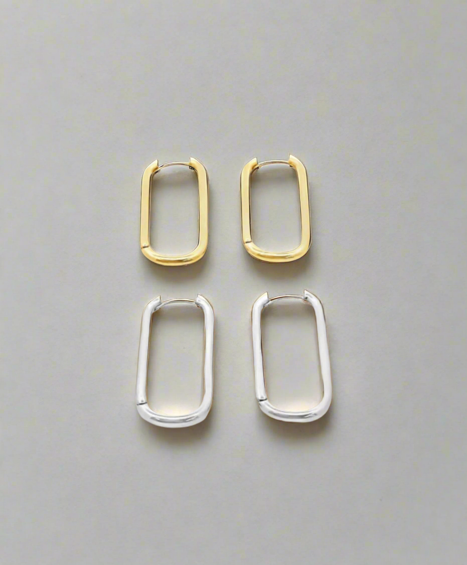 Oval Link Latch Back Huggies