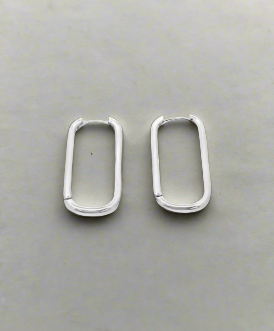 Oval Link Latch Back Huggies