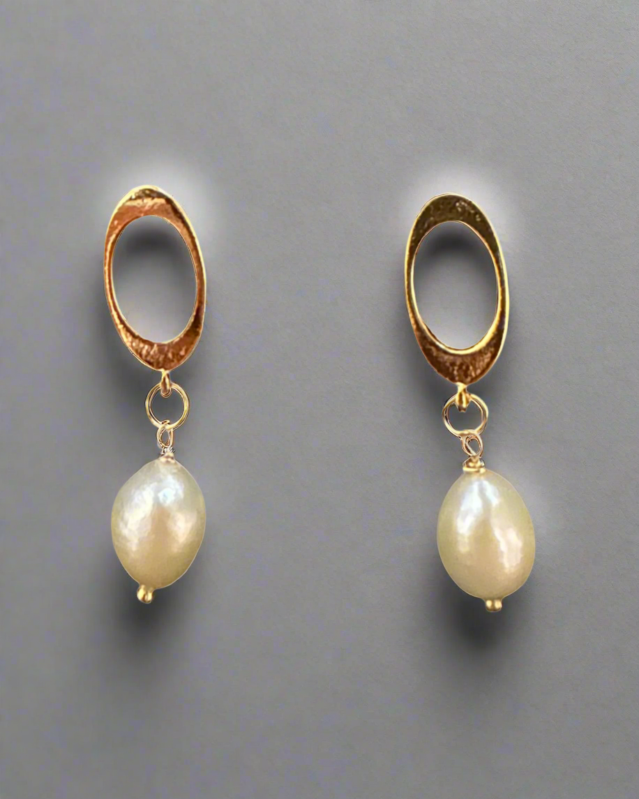 Oval Fresh Pearls Earrings