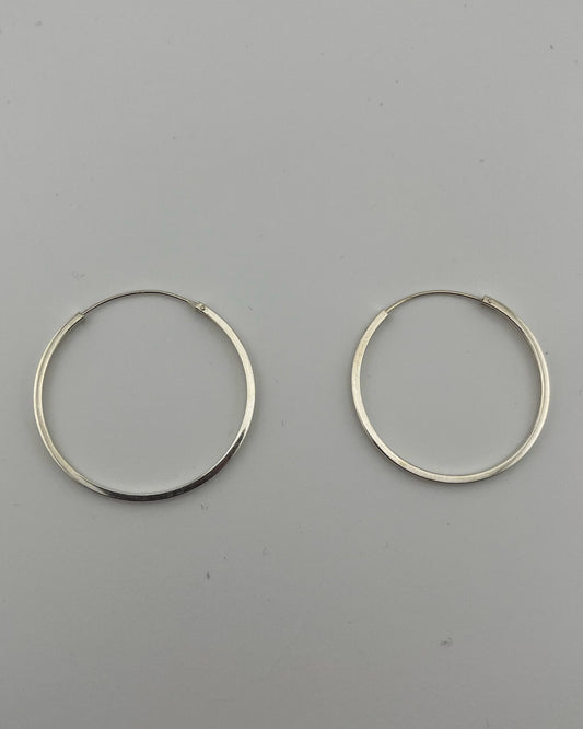 Plain thin hoops