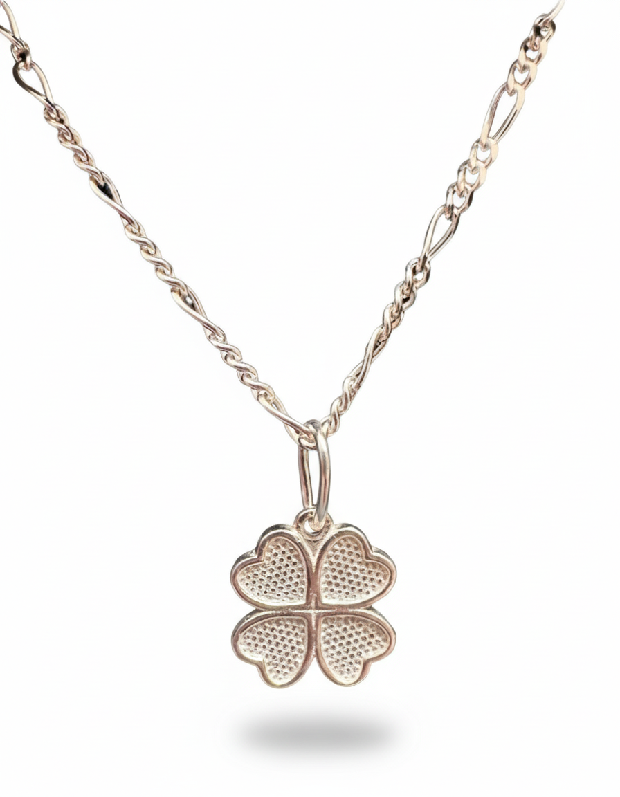 Lucky Gleam – Silver Clover Necklace