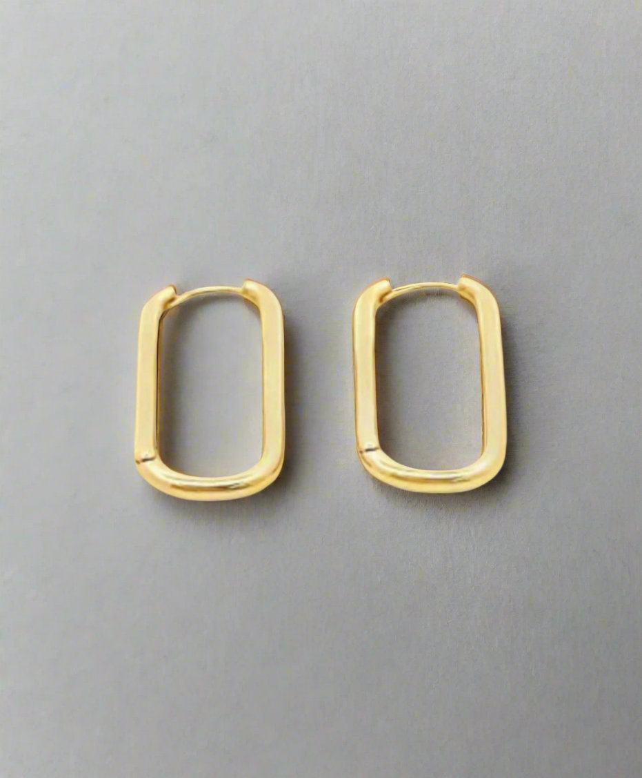 Oval Link Latch Back Huggies