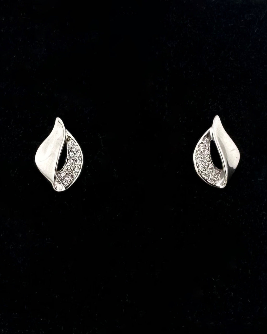 Leaf-Shaped Stud Earrings with CZ