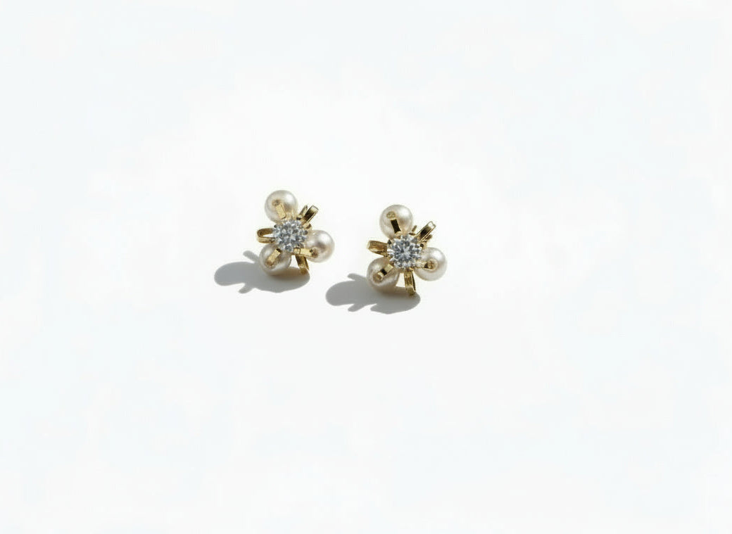 Tri-Pearl Spark Studs