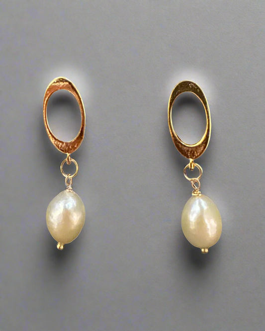 Oval Fresh Pearls Earrings