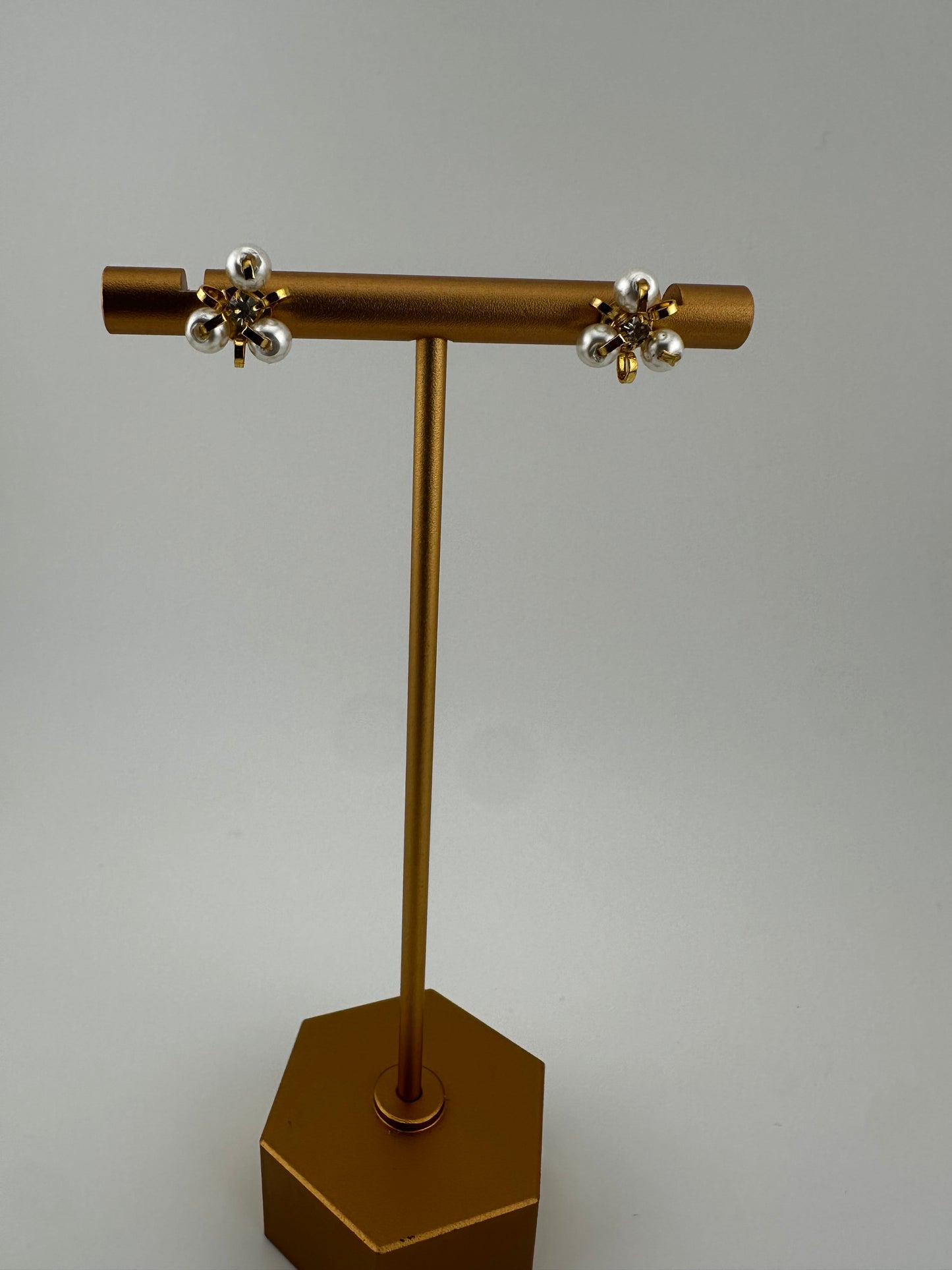 Tri-Pearl Spark Studs